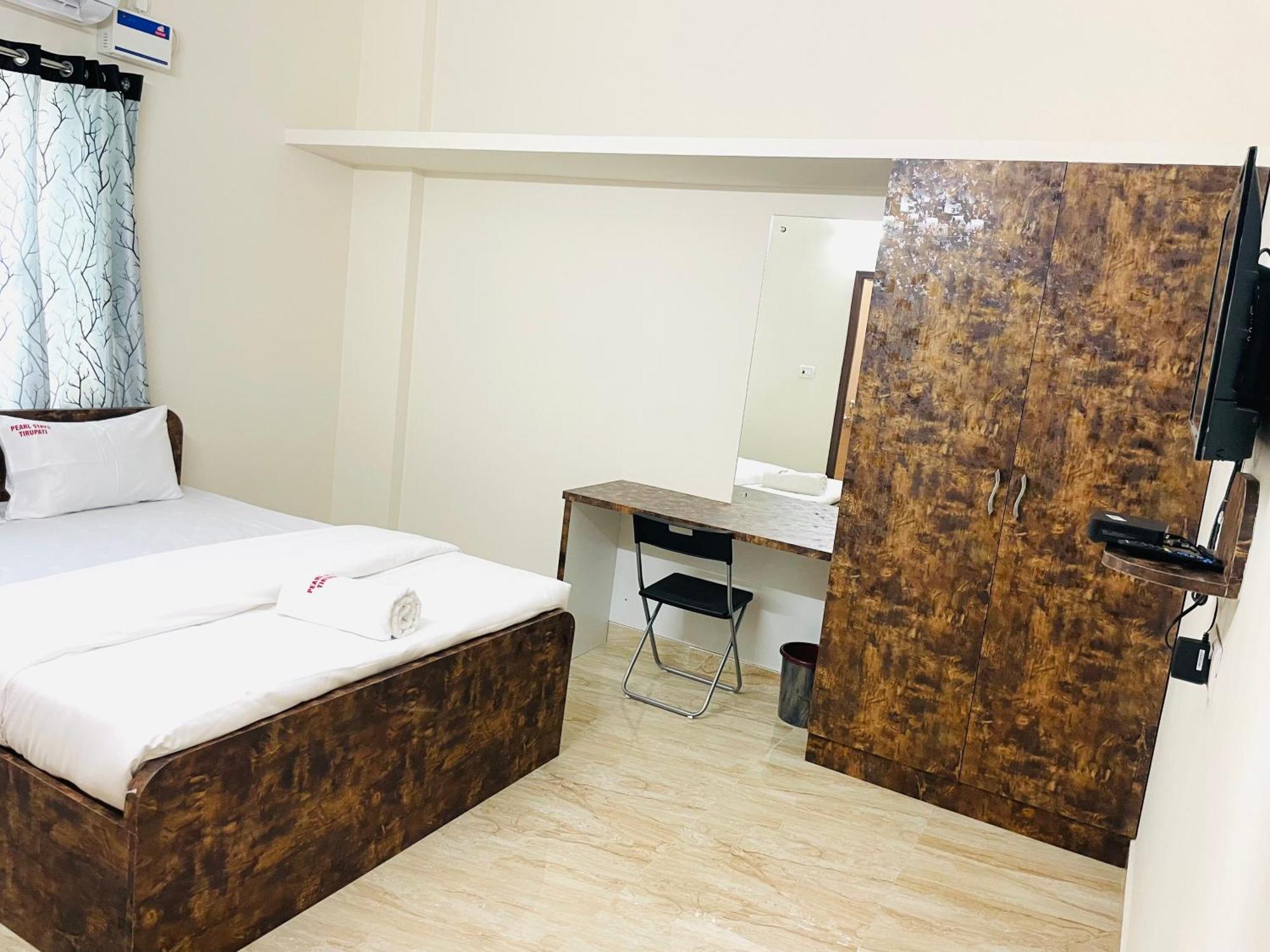Pearl Stays, Tirupati - Very Convenient For The People Coming From Bangalore And Chennai - You Can Skip City Traffic While Reaching Any Temple In Tirupati - Covered Parking - 24Hrs Front Desk And Hot Water - Free Wifi - Flexible Checkin-In Check-Out Exteriér fotografie