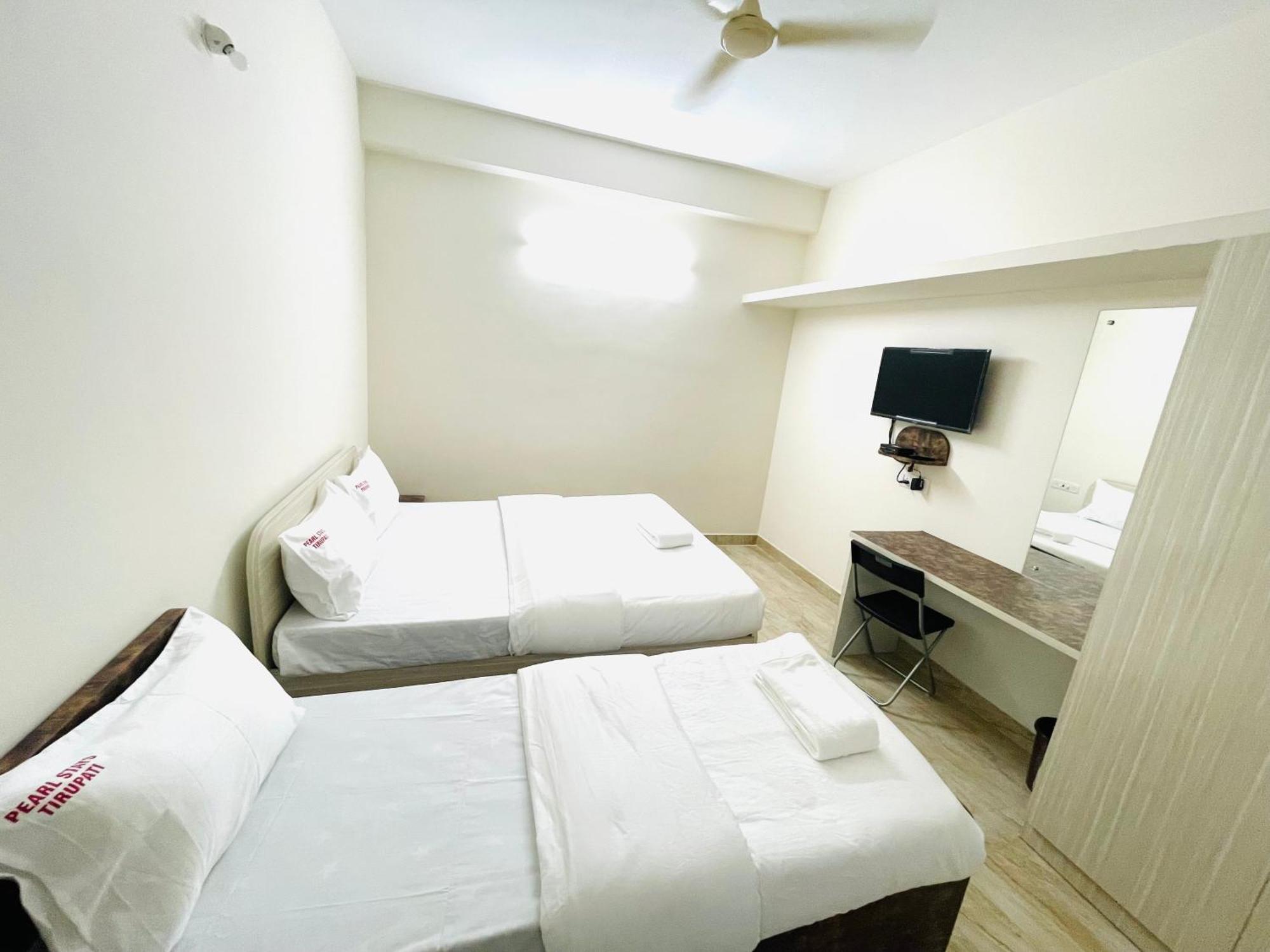 Pearl Stays, Tirupati - Very Convenient For The People Coming From Bangalore And Chennai - You Can Skip City Traffic While Reaching Any Temple In Tirupati - Covered Parking - 24Hrs Front Desk And Hot Water - Free Wifi - Flexible Checkin-In Check-Out Exteriér fotografie